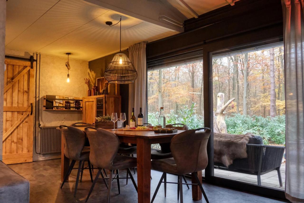 Lodge In Een Bosrijke Omgeving Met Hottub & Sauna Opt Rheezerveen المظهر الخارجي الصورة