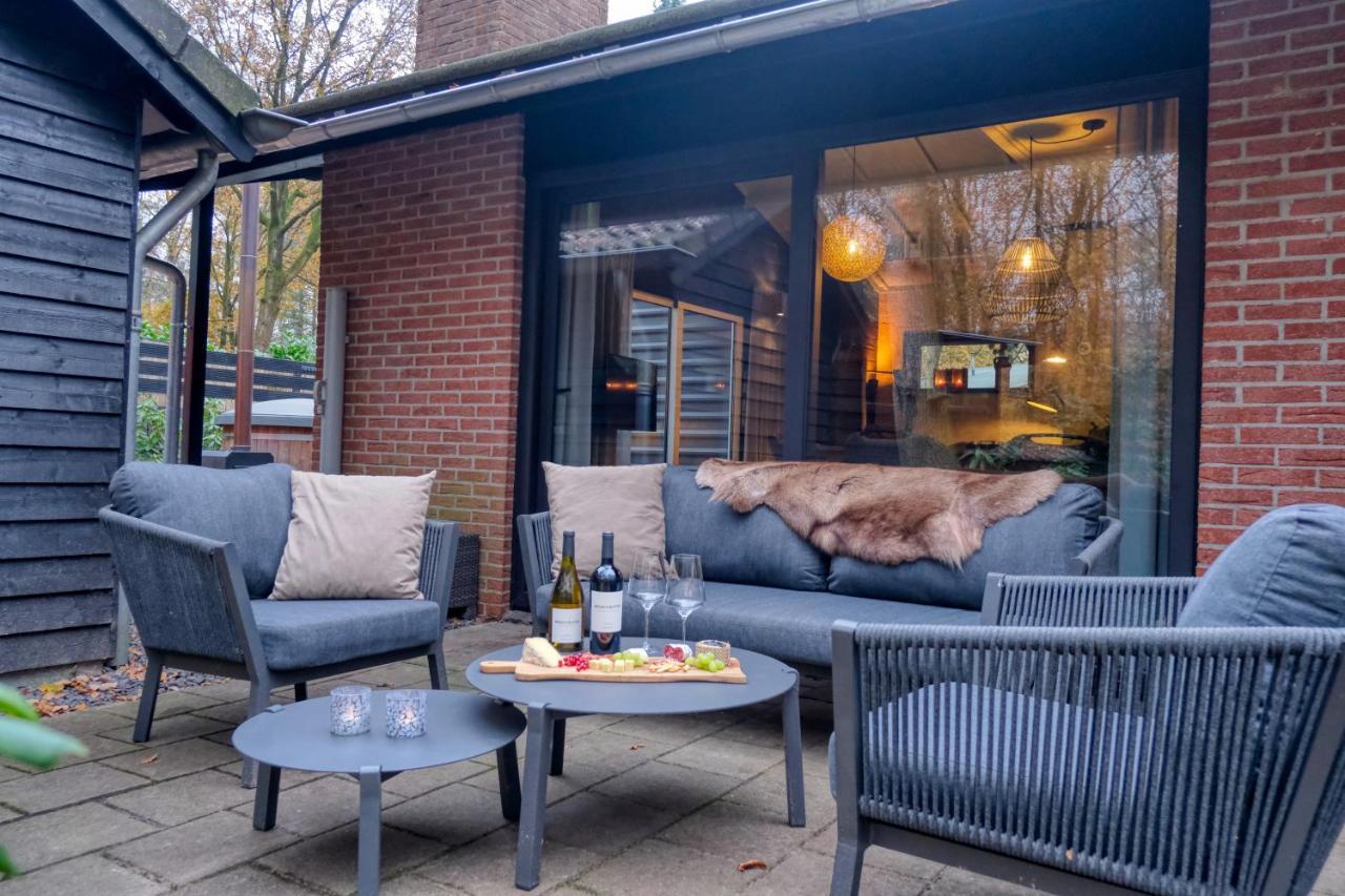 Lodge In Een Bosrijke Omgeving Met Hottub & Sauna Opt Rheezerveen المظهر الخارجي الصورة