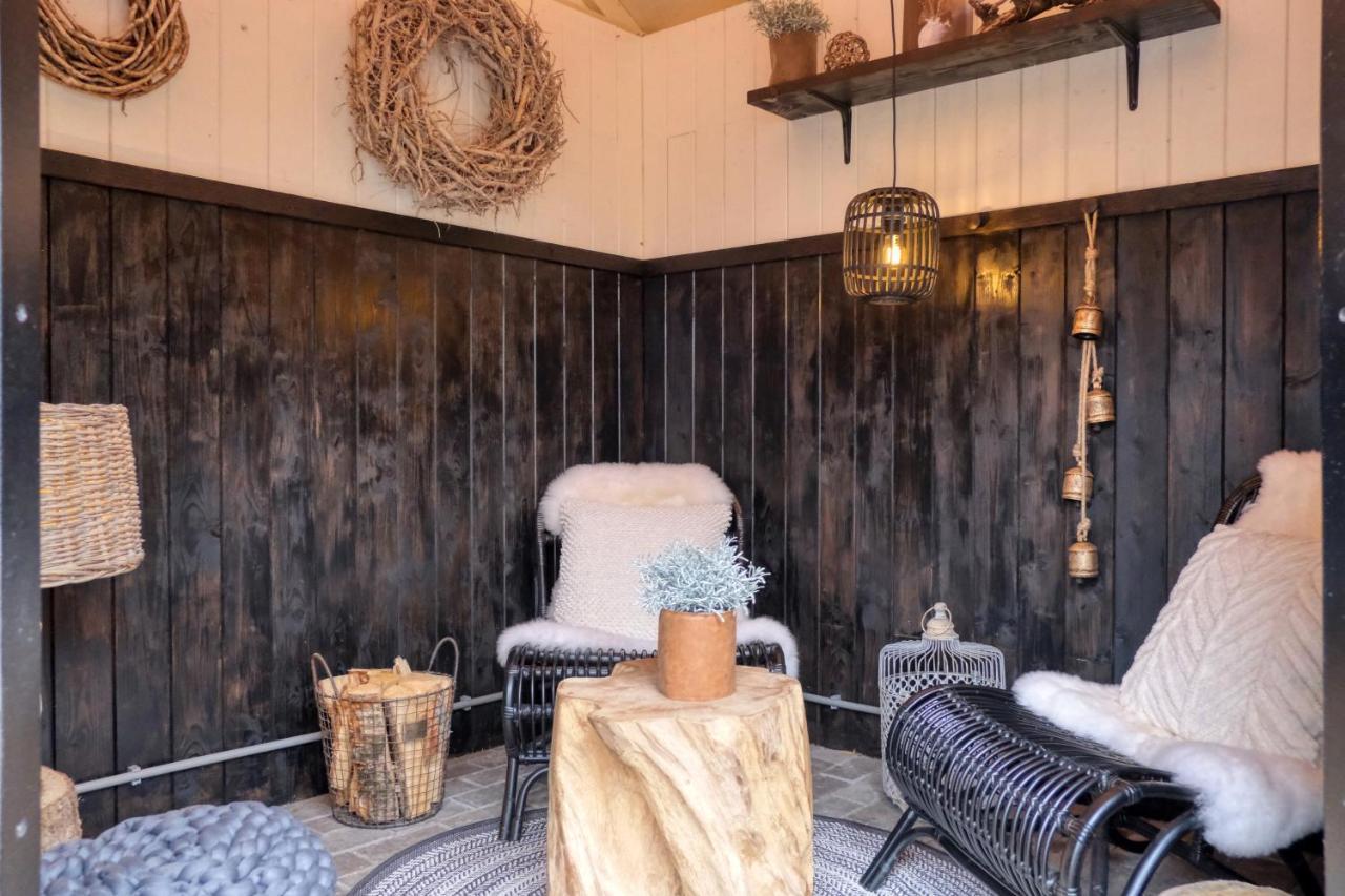 Lodge In Een Bosrijke Omgeving Met Hottub & Sauna Opt Rheezerveen المظهر الخارجي الصورة